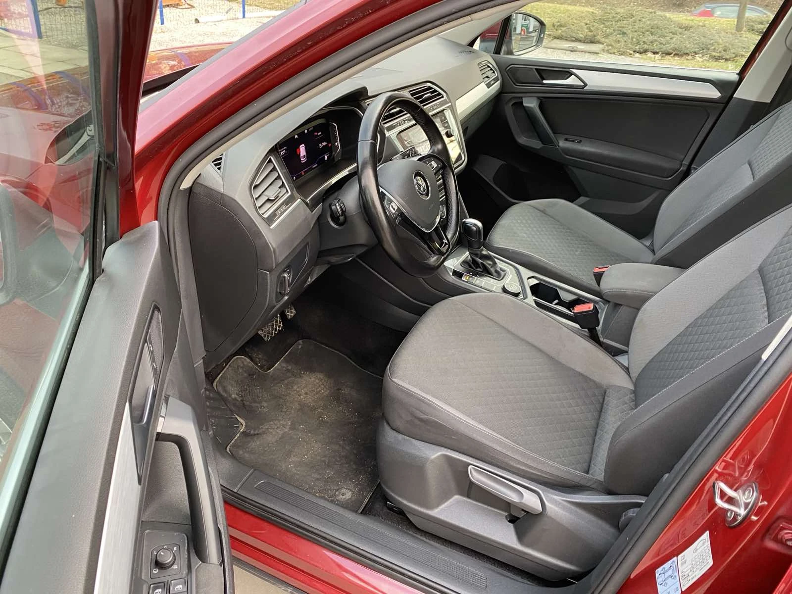 VW Tiguan от VW България, снимка 10 - Автомобили и джипове - 53906809