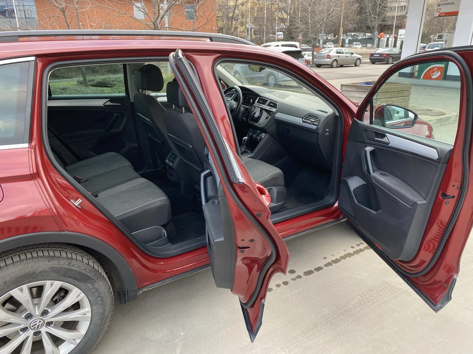 VW Tiguan от VW България, снимка 15 - Автомобили и джипове - 53906809