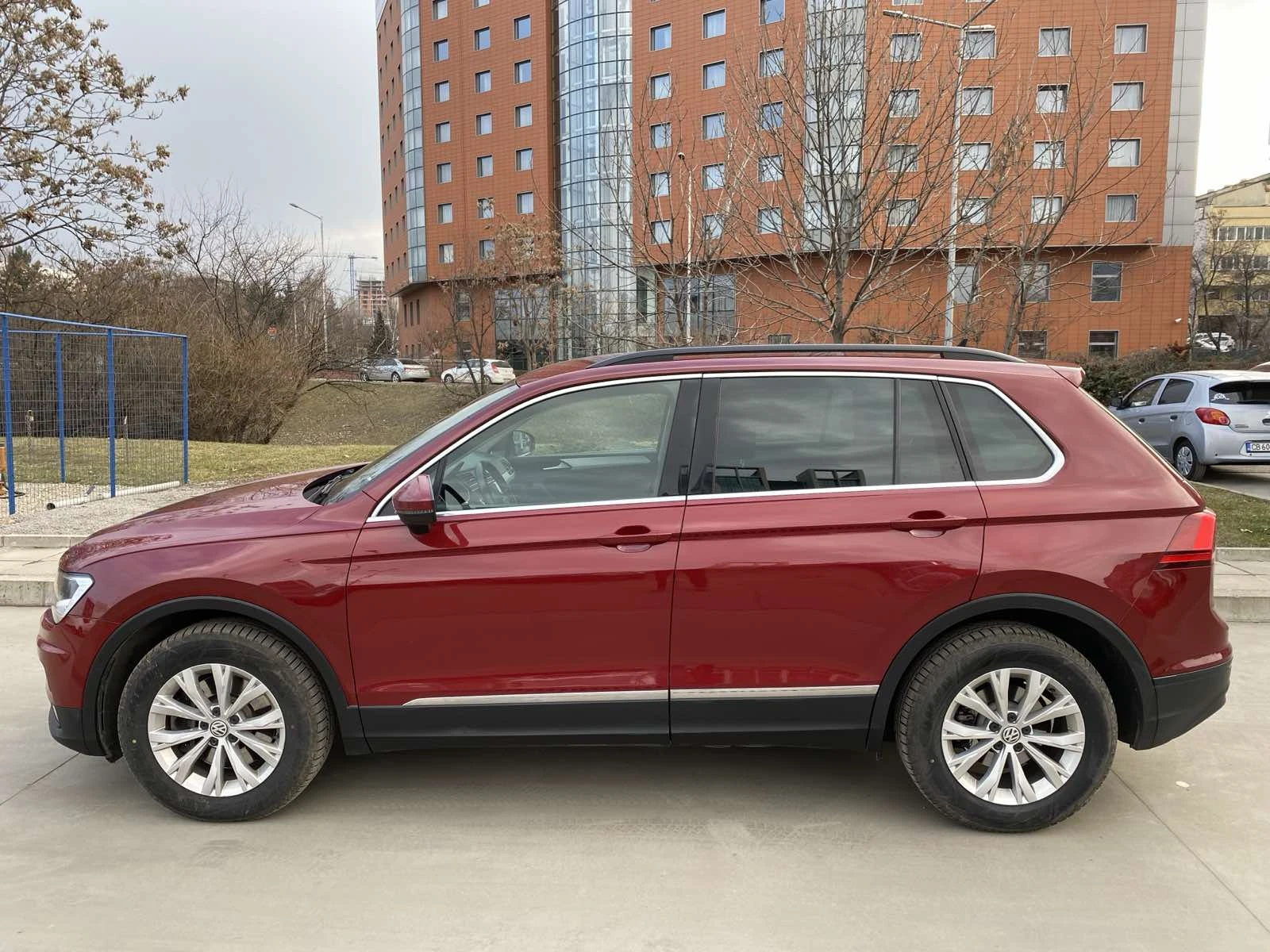 VW Tiguan от VW България, снимка 9 - Автомобили и джипове - 53906809
