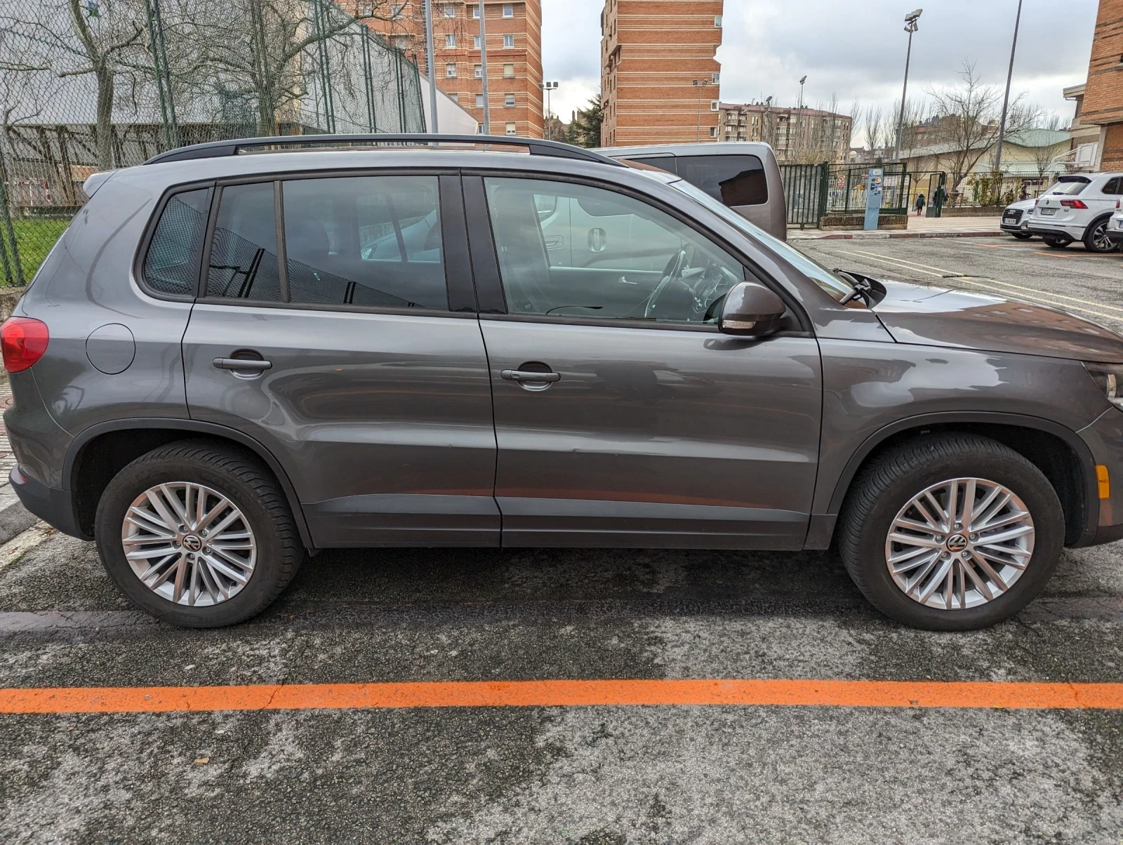 VW Tiguan 20 TSI, снимка 3 - Автомобили и джипове - 53917579