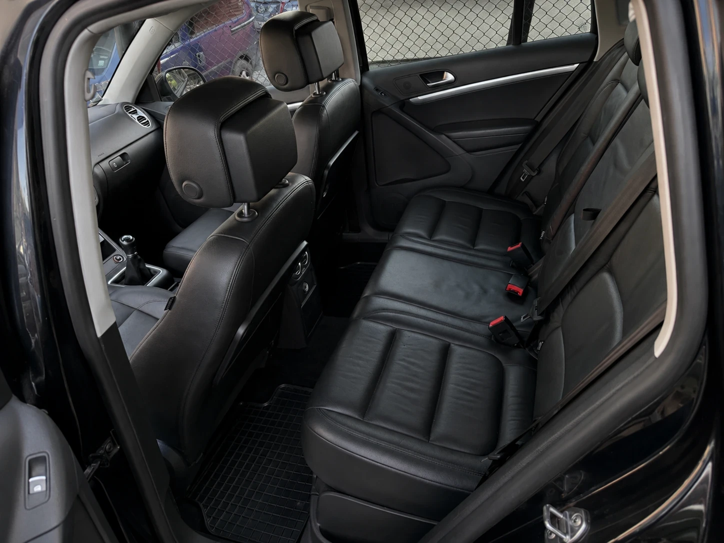VW Tiguan 2.0TDI- 4Motion-FULL екстри-Реален пробег!, снимка 10 - Автомобили и джипове - 55633178