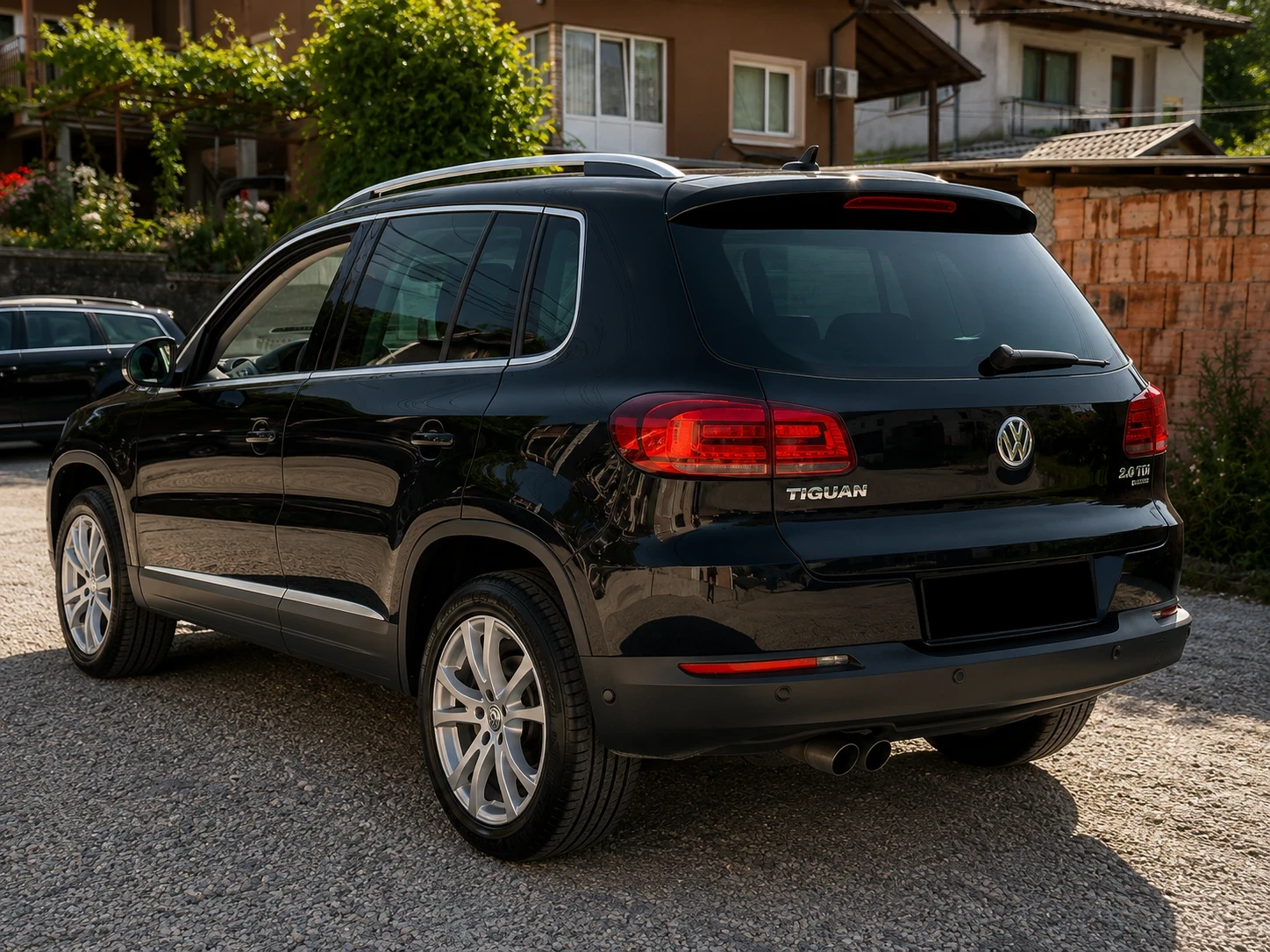 VW Tiguan 2.0TDI- 4Motion-FULL екстри-Реален пробег!, снимка 3 - Автомобили и джипове - 55633178
