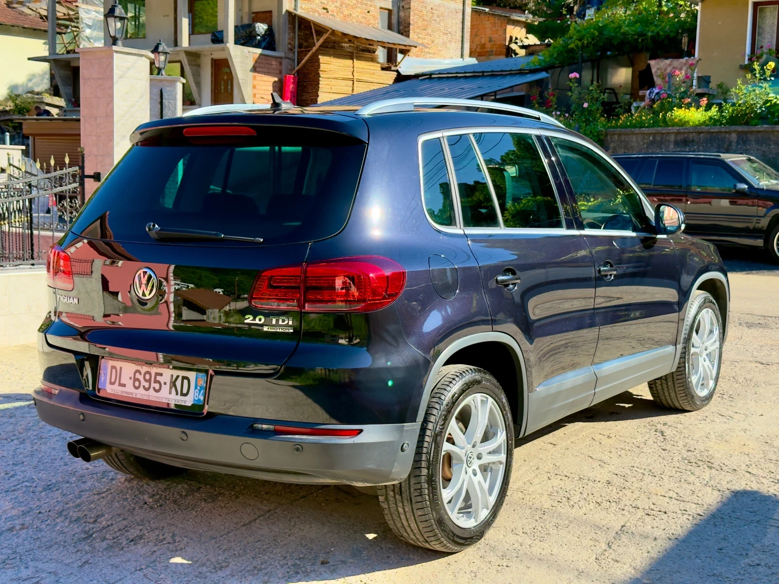 VW Tiguan 2.0TDI- 4Motion-FULL екстри-Реален пробег!, снимка 3 - Автомобили и джипове - 54904132