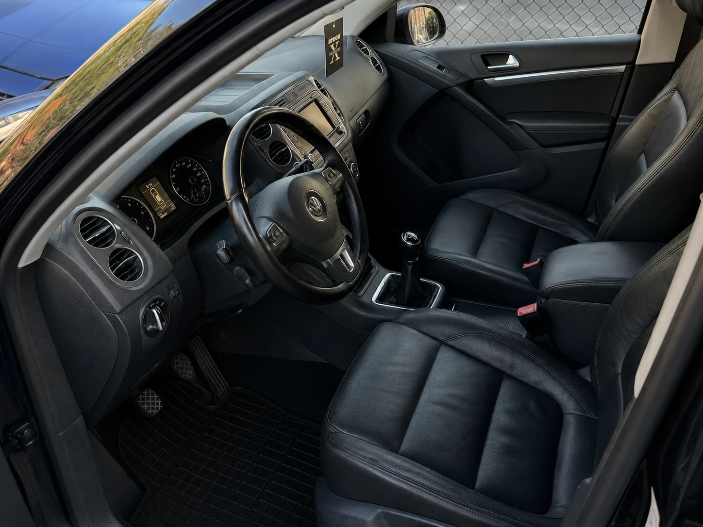 VW Tiguan 2.0TDI- 4Motion-FULL екстри-Реален пробег!, снимка 9 - Автомобили и джипове - 55633178