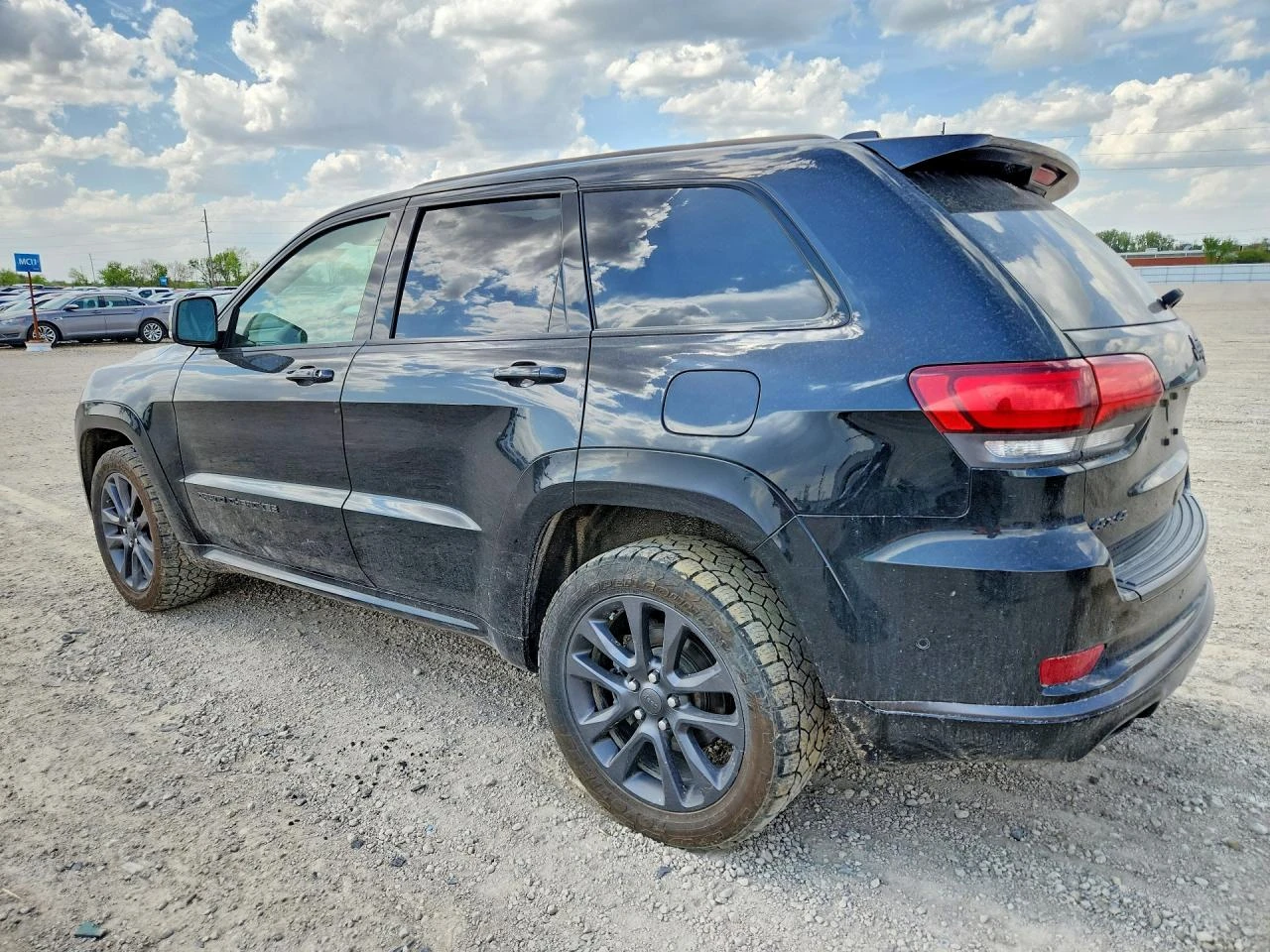 Jeep Grand cherokee HIGH ALTITUDE 5.7 HEMI ДИСТРОНИК CARPLAY, снимка 3 - Автомобили и джипове - 55483868