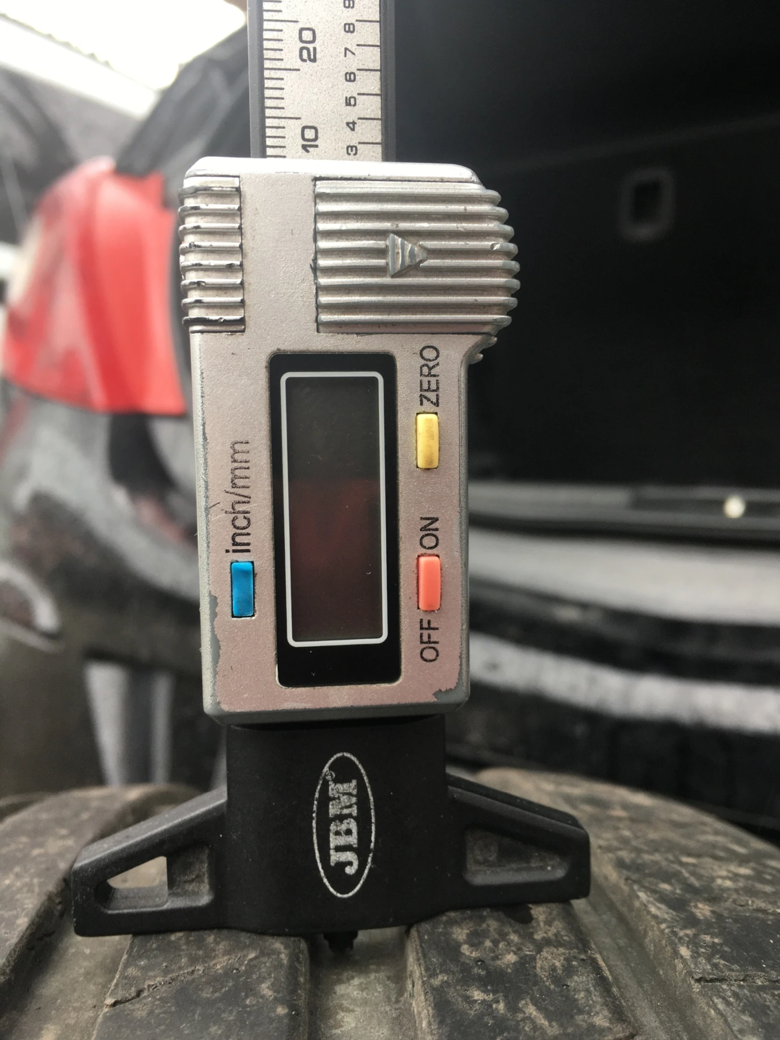 Гуми Летни 205/55R17, снимка 8 - Гуми и джанти - 53733802