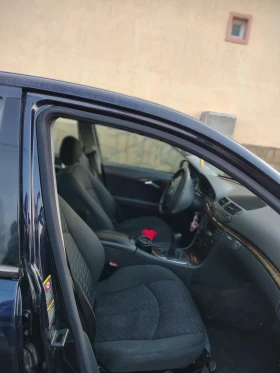 Mercedes-Benz E 220, снимка 13