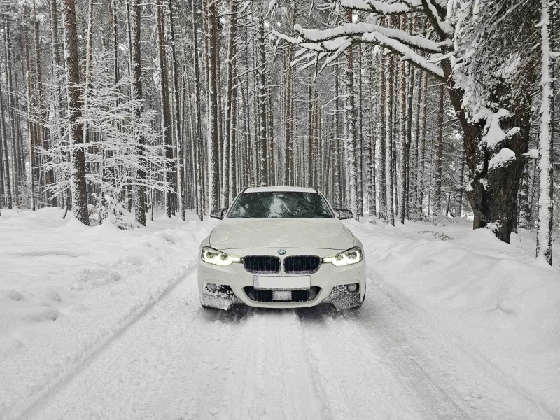 BMW 335 d xdrive LCI, снимка 1 - Автомобили и джипове - 49359350