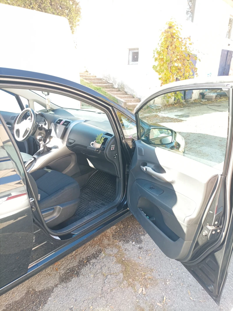 Toyota Auris, снимка 9 - Автомобили и джипове - 52268905