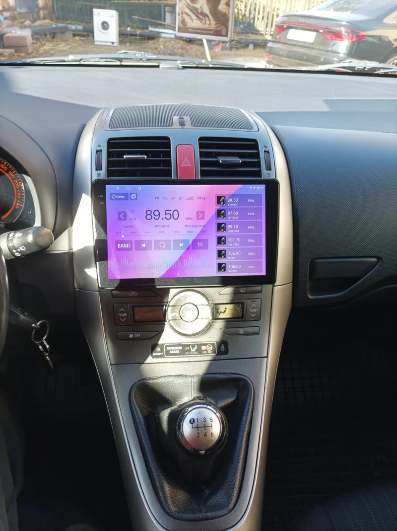 Toyota Auris, снимка 15 - Автомобили и джипове - 52268905