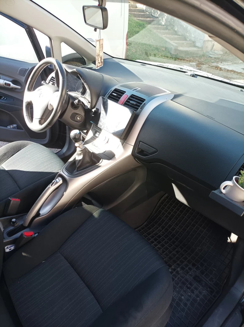 Toyota Auris, снимка 10 - Автомобили и джипове - 52268905
