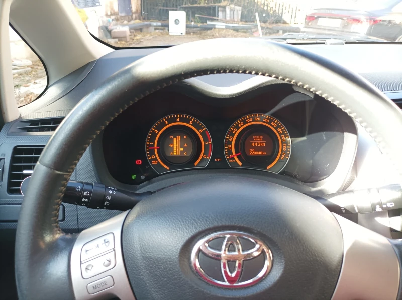Toyota Auris, снимка 14 - Автомобили и джипове - 52268905