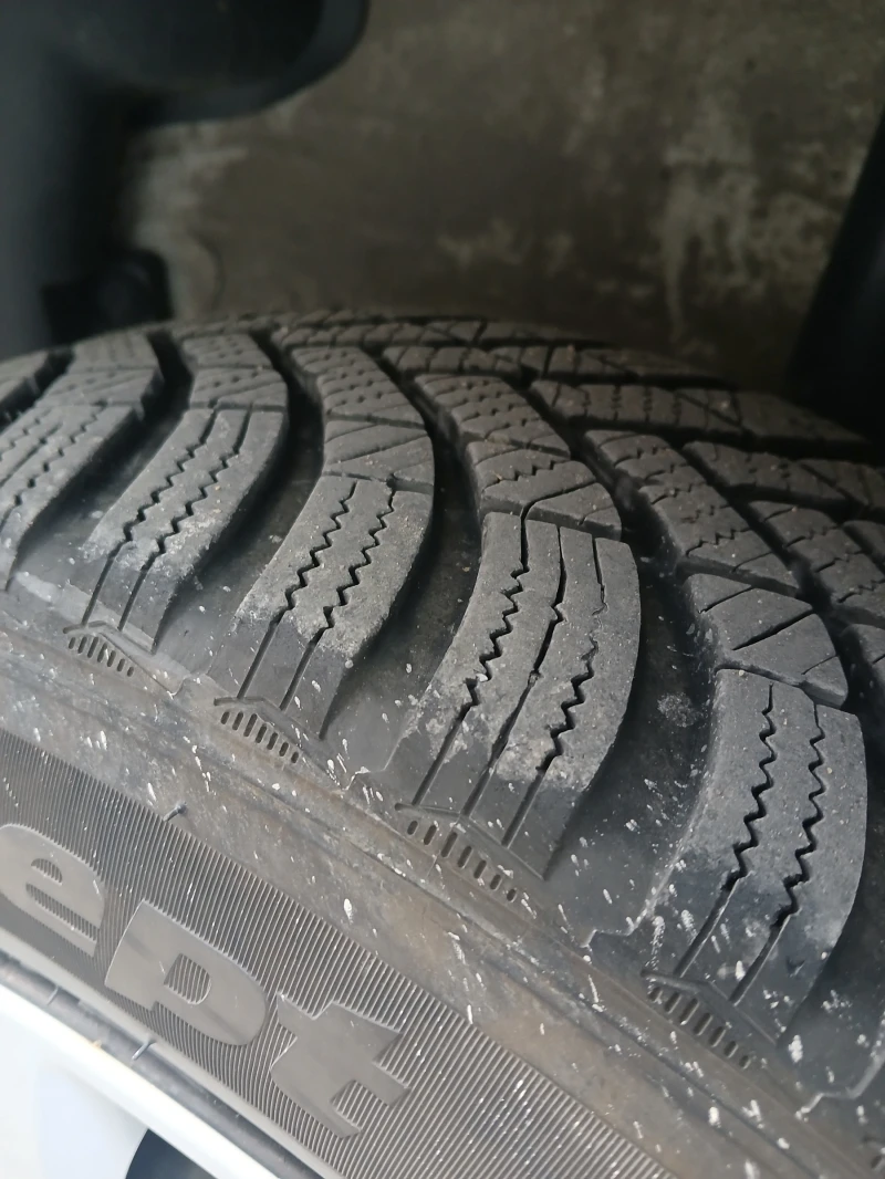 Dacia Logan 1.5 DCI, снимка 11 - Автомобили и джипове - 52899815