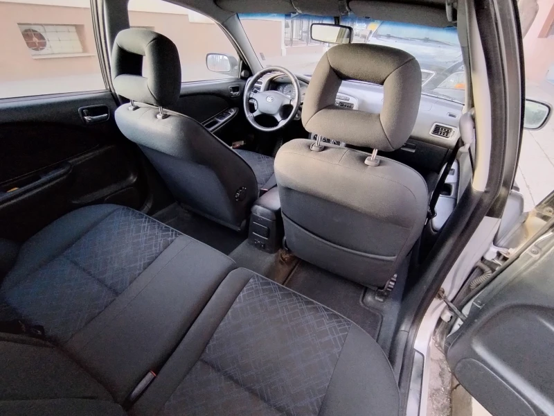 Toyota Avensis, снимка 14 - Автомобили и джипове - 53054884