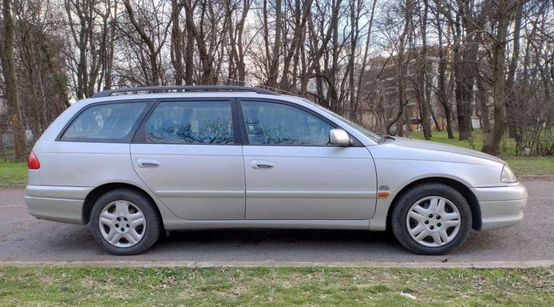 Toyota Avensis, снимка 4 - Автомобили и джипове - 53054884