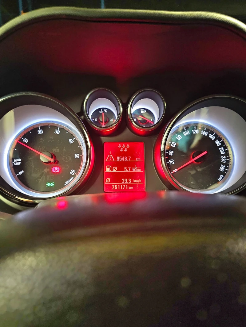 Opel Zafira 1.6 CDTI, снимка 10 - Автомобили и джипове - 53185487