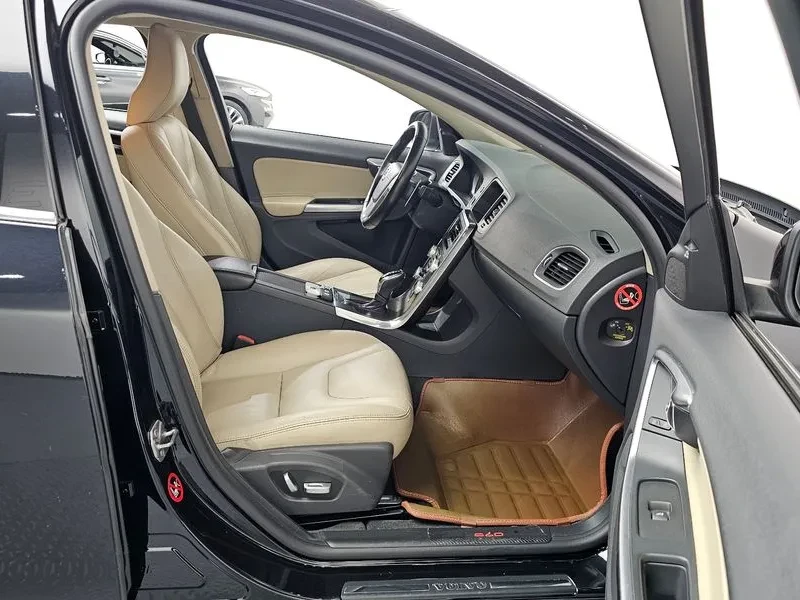 Volvo S60, снимка 11 - Автомобили и джипове - 54326545