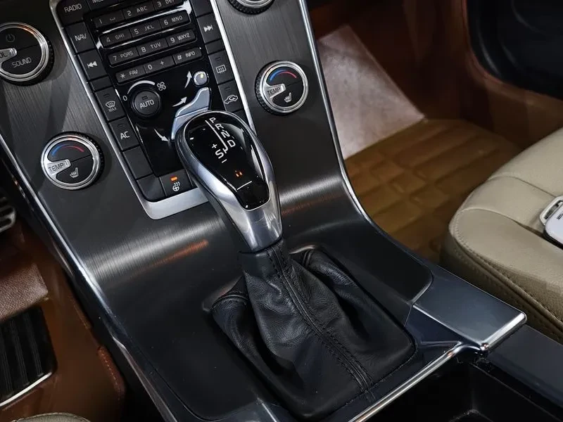 Volvo S60, снимка 9 - Автомобили и джипове - 54326545