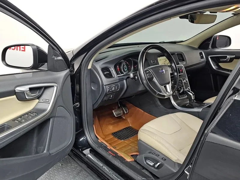 Volvo S60, снимка 10 - Автомобили и джипове - 54326545