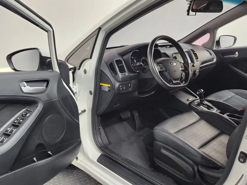 Kia K3 Trendy Style, снимка 10 - Автомобили и джипове - 56001570