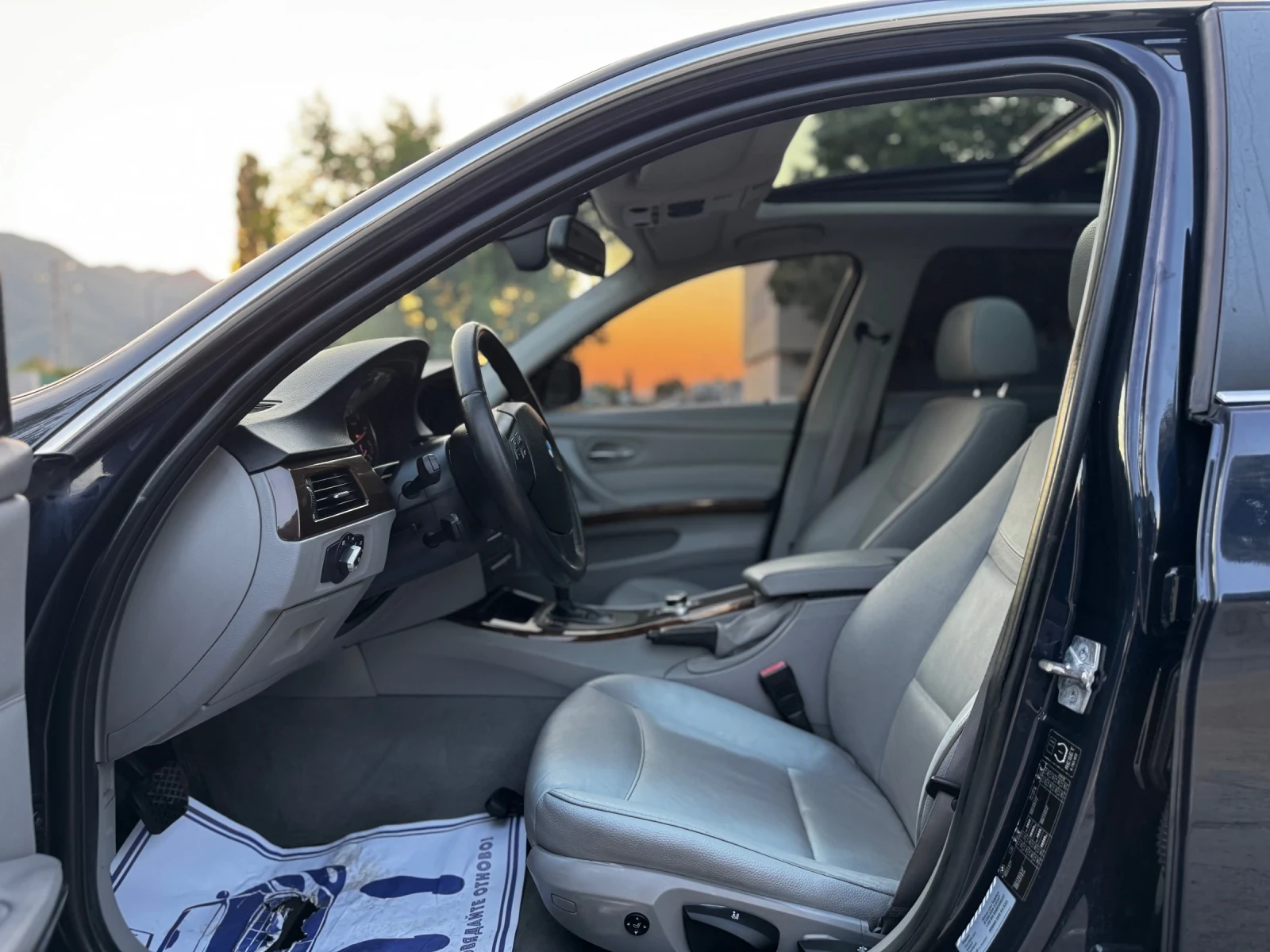 BMW 330 I/KEYLESS/ПАНОРАМА - изображение 7