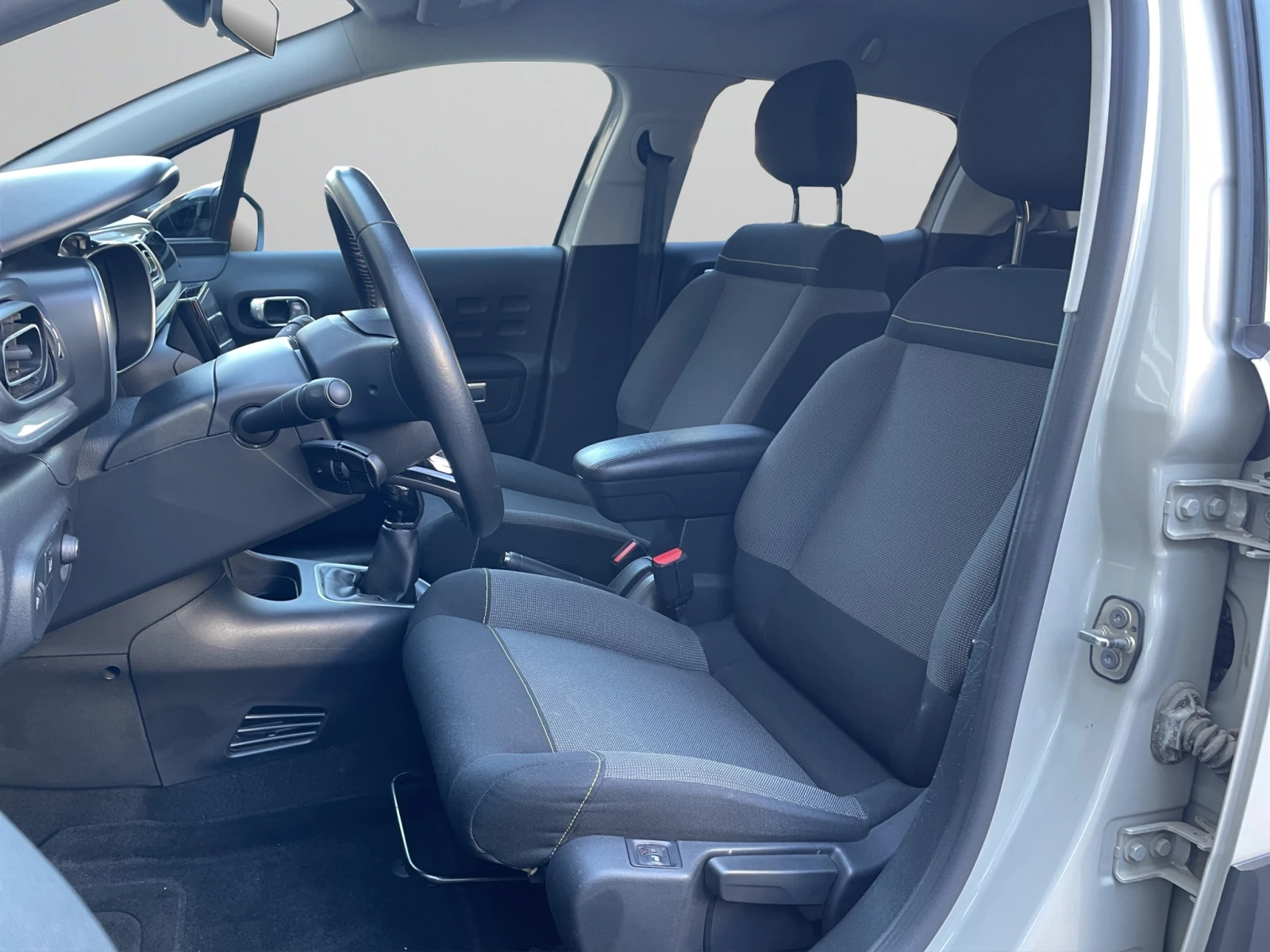 Citroen C3 SHINE PureTech 83 S&S BVM5 E6 - изображение 9