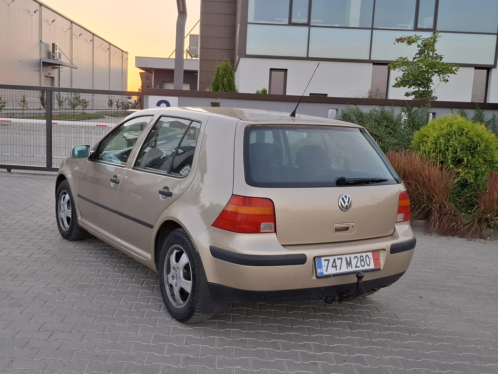 VW Golf 1.9TDI* (101кс)* * 4-MOTION* * 6-СКОРОСТИ* HОВ ВНО - изображение 7