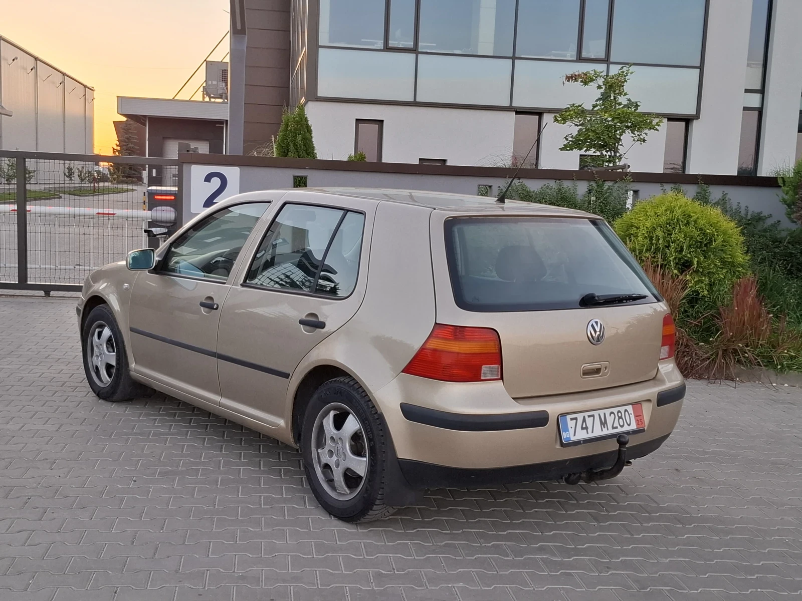 VW Golf 1.9TDI* (101кс)* * 4-MOTION* * 6-СКОРОСТИ* HОВ ВНО - изображение 6
