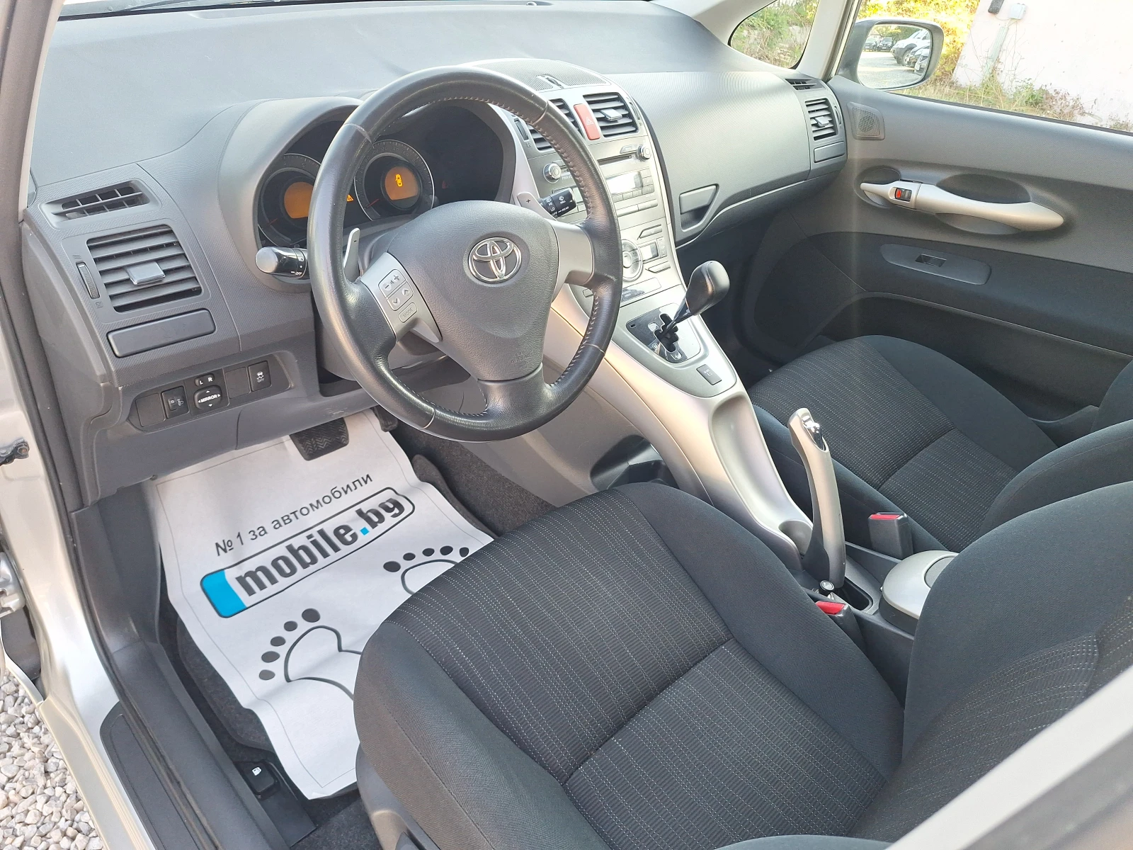 Toyota Auris 1.6vvt-i 124ks 14100km Italia! - изображение 10