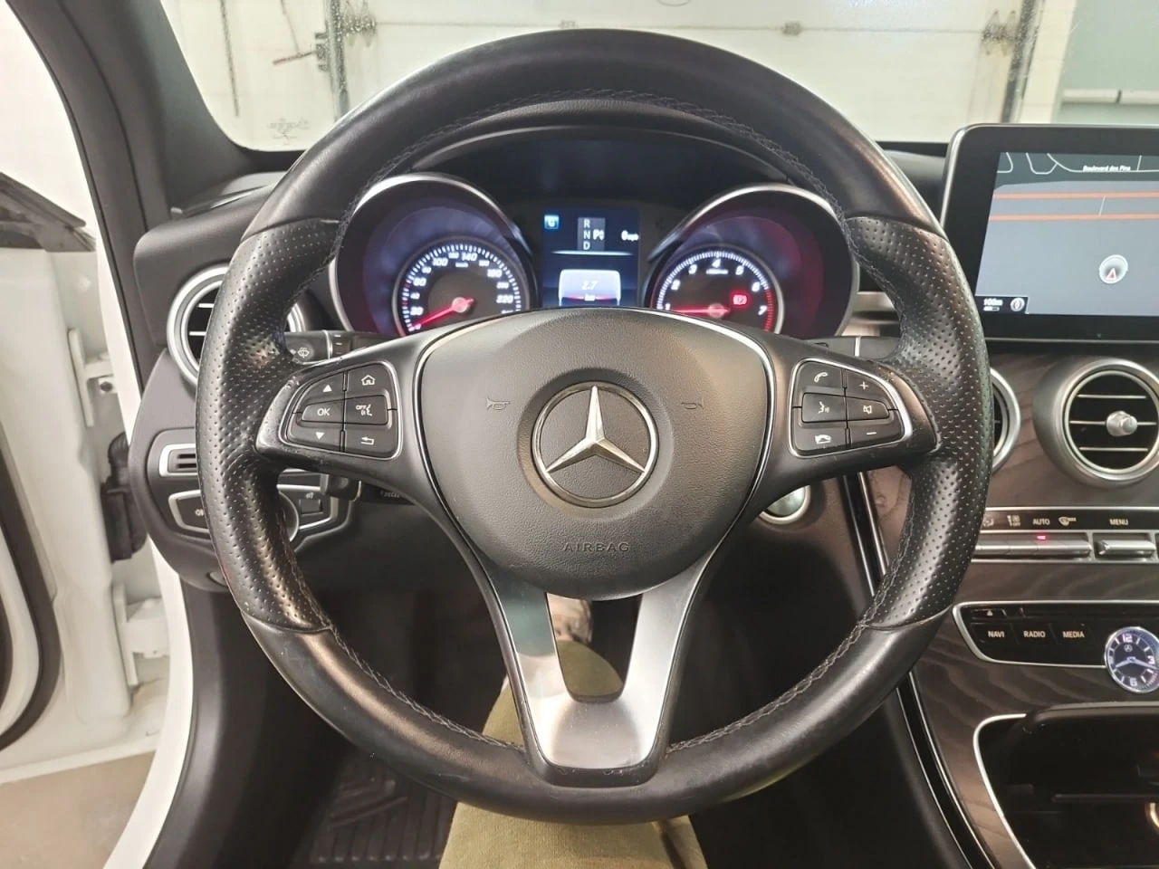Mercedes-Benz C 300 * АВТО КРЕДИТ* ЦЕНА ДО БГ * Сервизна история *  - изображение 7
