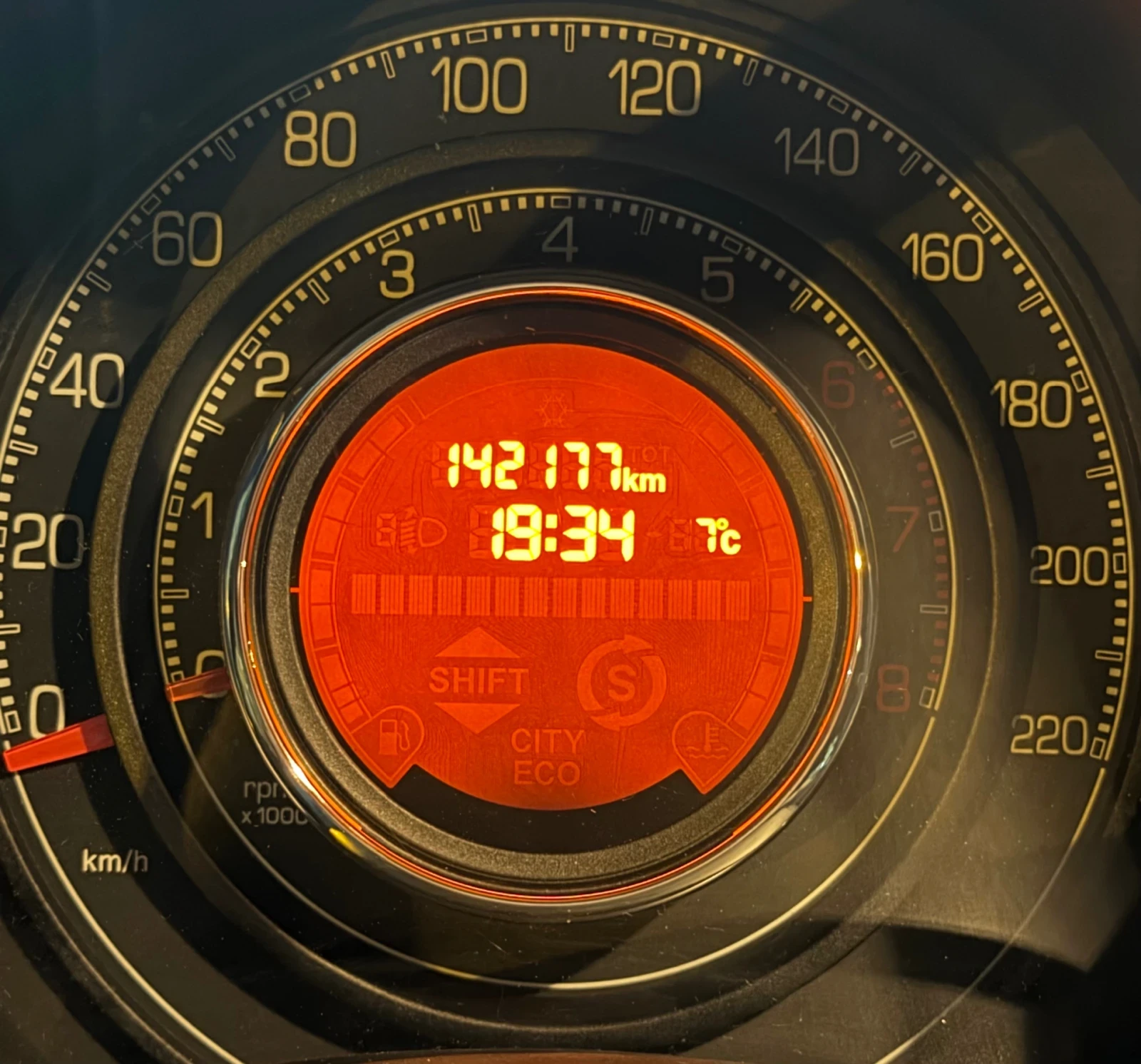 Fiat 500 0.9 TWIN AIR Turbo (85 Hp) Start and Stop - изображение 5