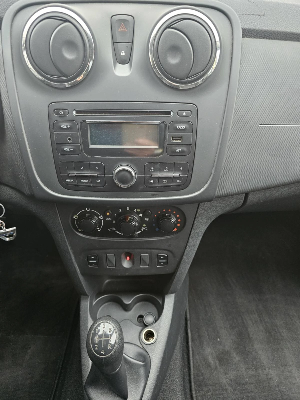 Dacia Logan 1.2 TCe 75 - изображение 9