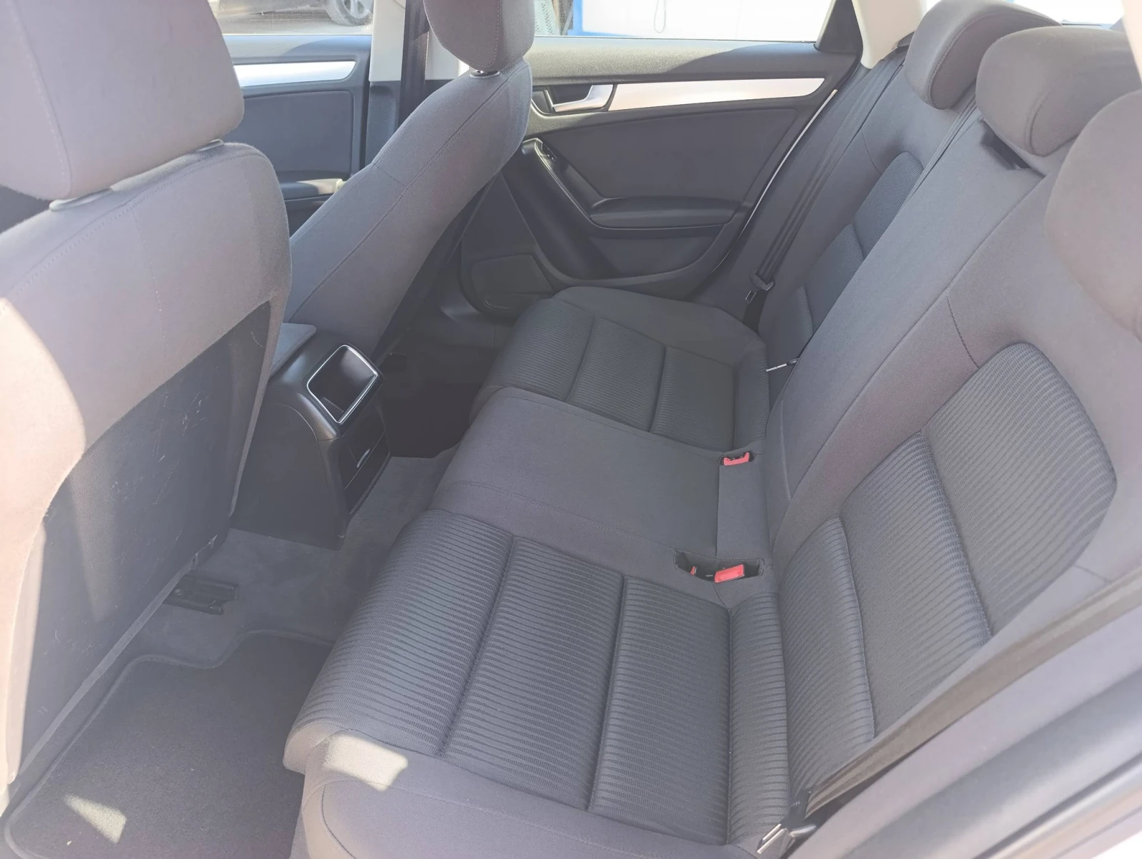 Audi A4 2.0 TDI, снимка 9 - Автомобили и джипове - 54334405