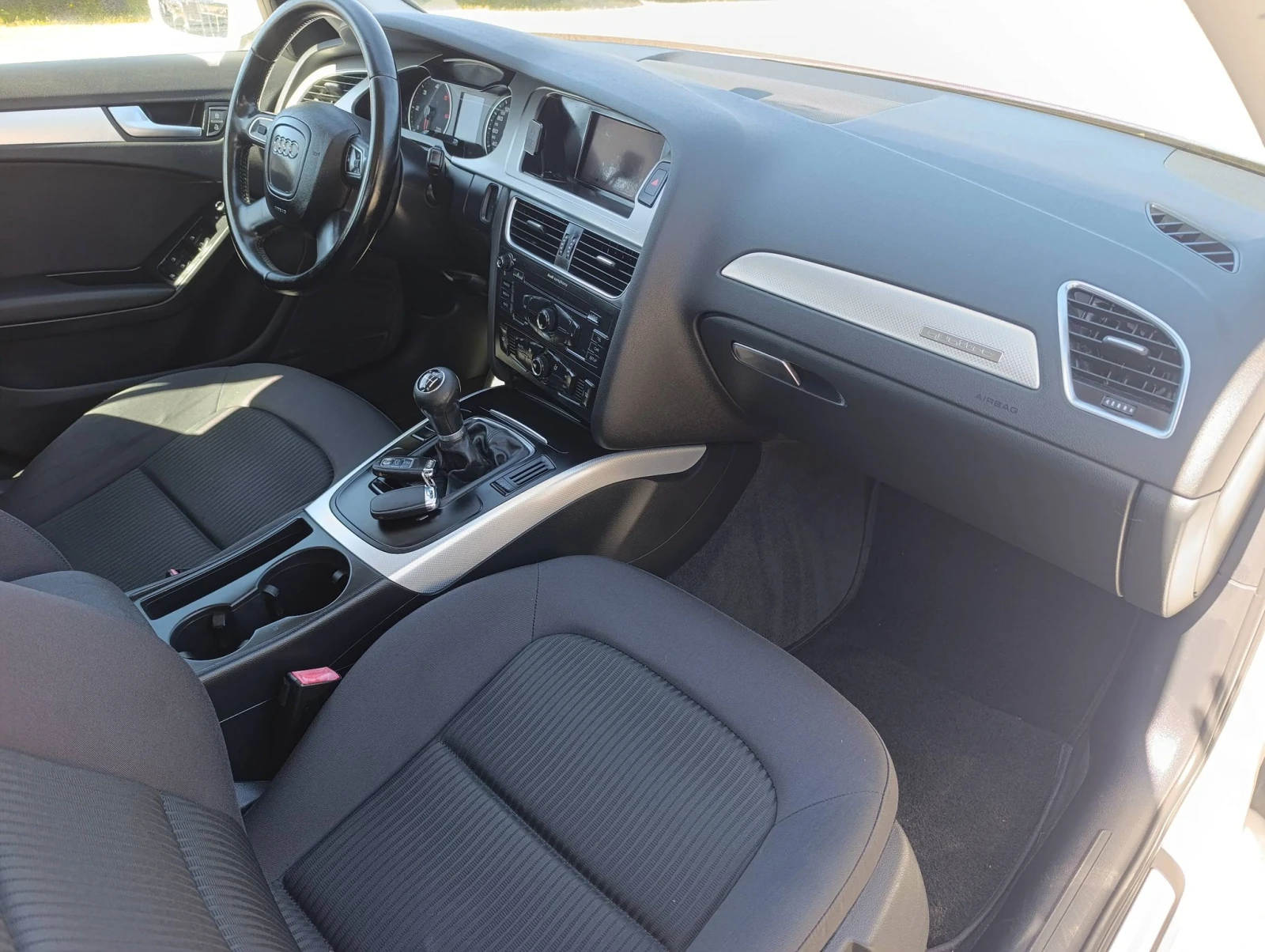 Audi A4 2.0 TDI, снимка 13 - Автомобили и джипове - 54334405