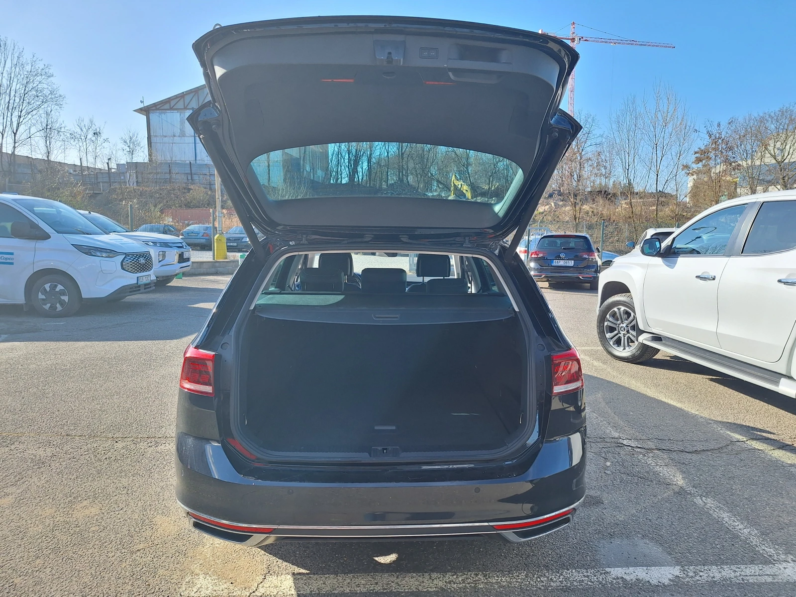 VW Passat 2.0TDI/ DSG/ 200кс./ 4x4/ Elegance/ Очакван!, снимка 5 - Автомобили и джипове - 54400870