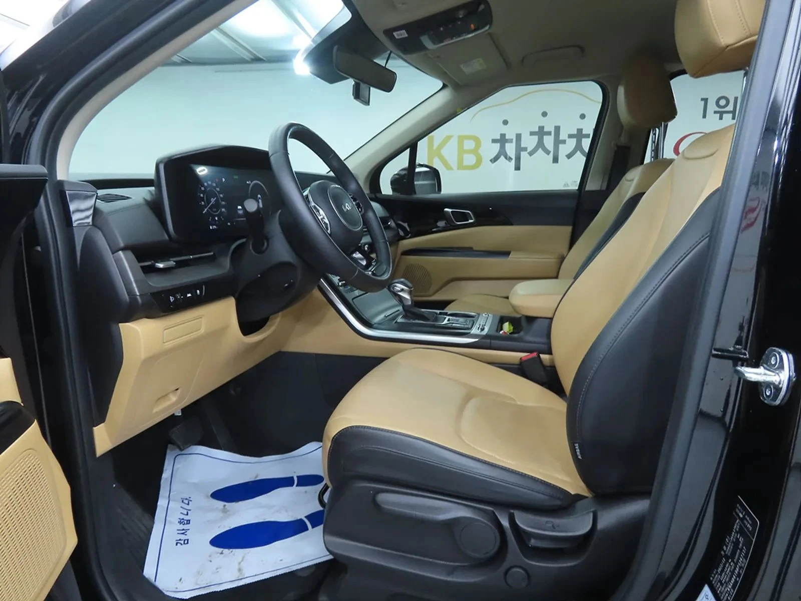 Kia Carnival 9-Seater Prestige, снимка 5 - Автомобили и джипове - 54411974