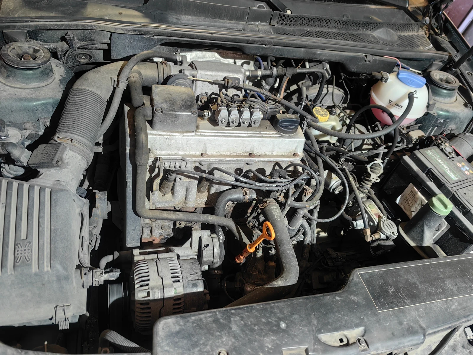 VW Golf 2.0i Karmann , снимка 11 - Автомобили и джипове - 54899391