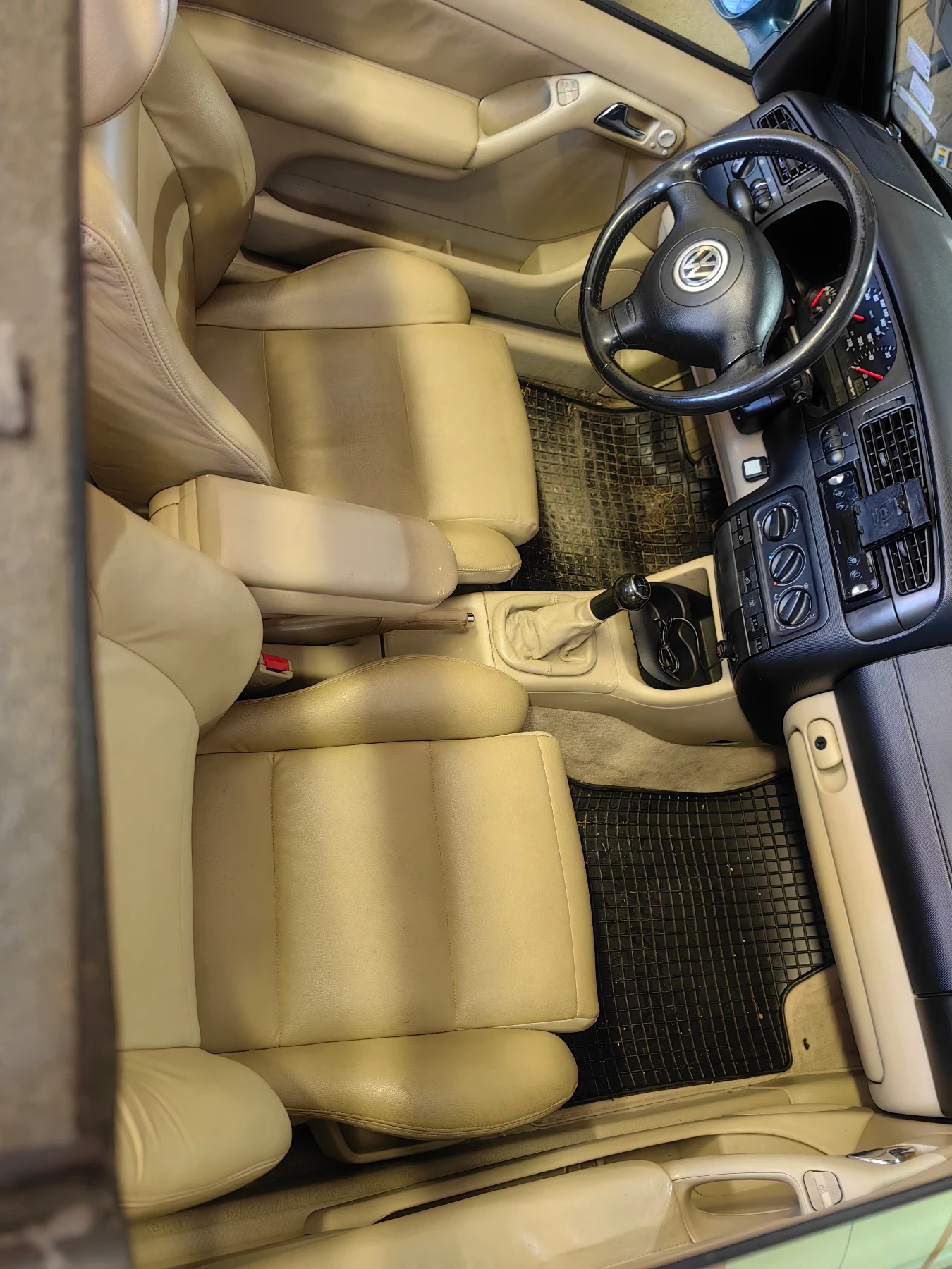 VW Golf 2.0i Karmann , снимка 9 - Автомобили и джипове - 54899391
