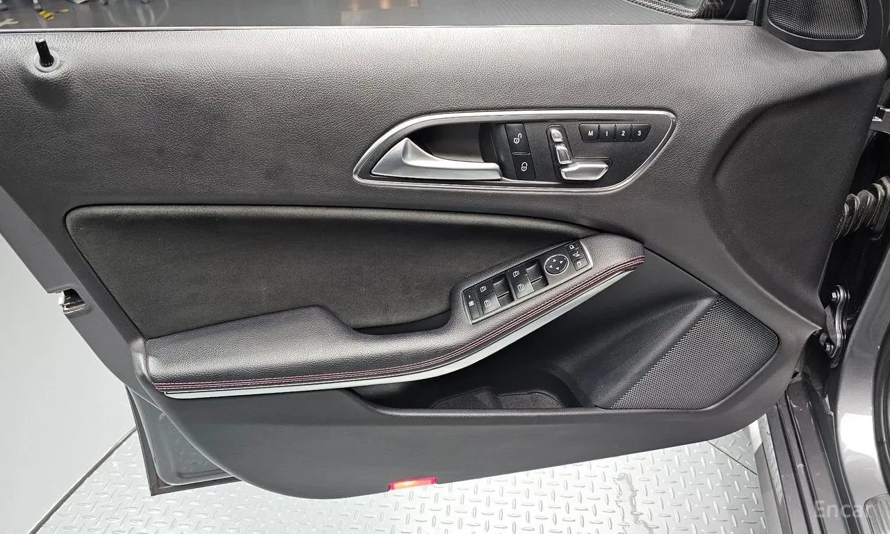 Mercedes-Benz A45 AMG AMG 4 MATIC * FULL EXTRAS, снимка 13 - Автомобили и джипове - 55834326