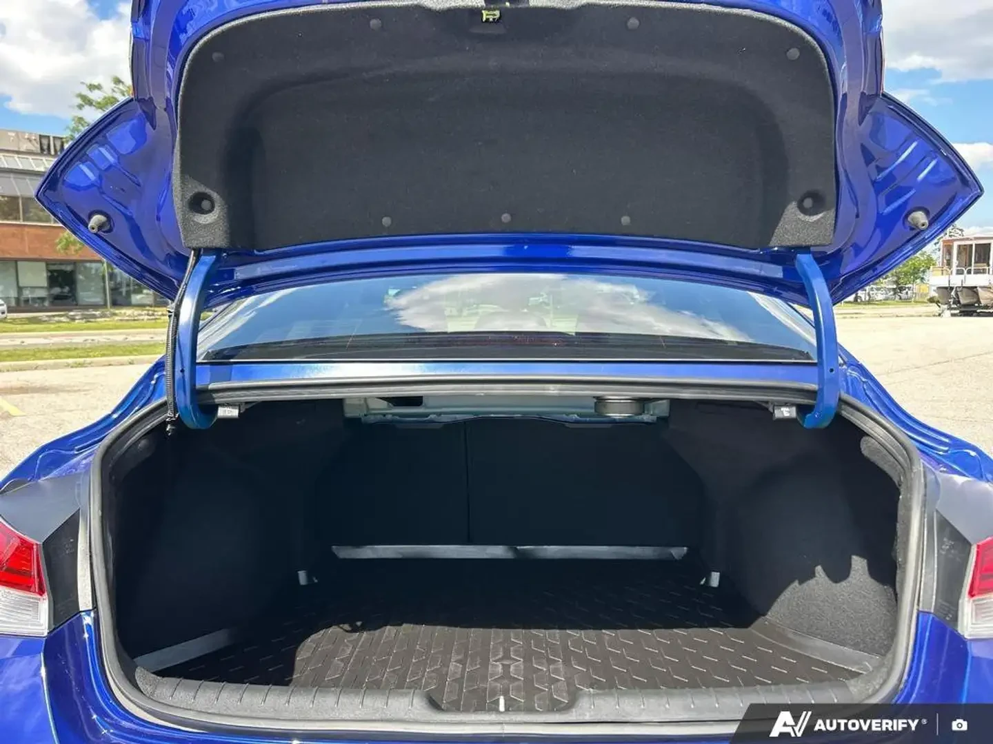 Hyundai Elantra Luxury Fwd 2 Keys Leather Sunroof, снимка 10 - Автомобили и джипове - 55926068