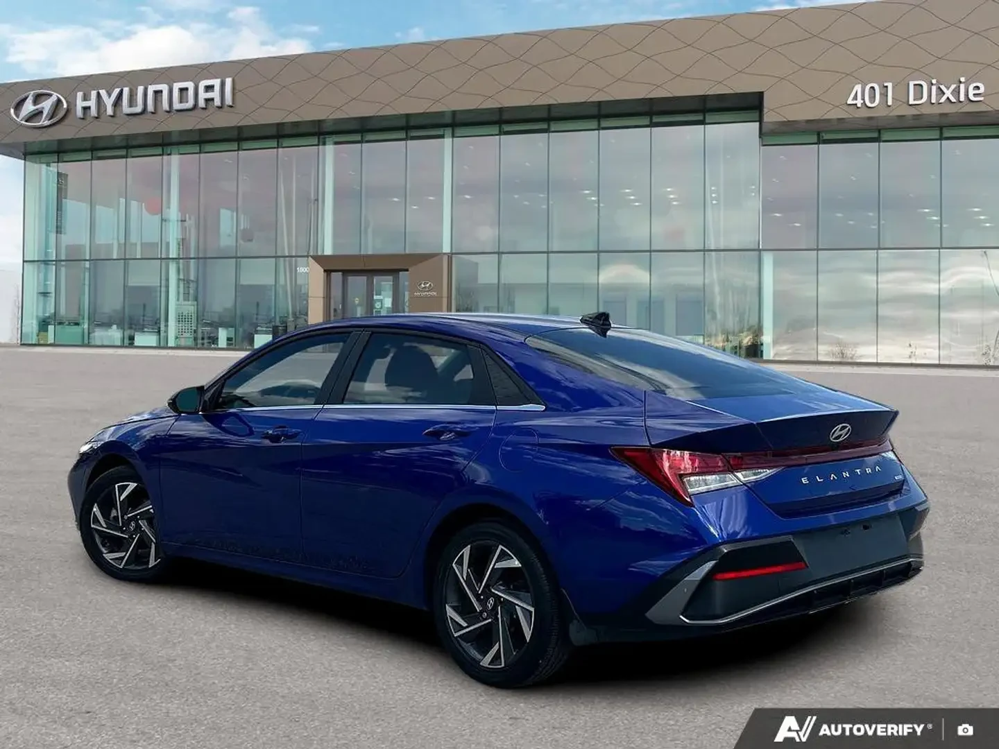 Hyundai Elantra Luxury Fwd 2 Keys Leather Sunroof, снимка 2 - Автомобили и джипове - 55926068