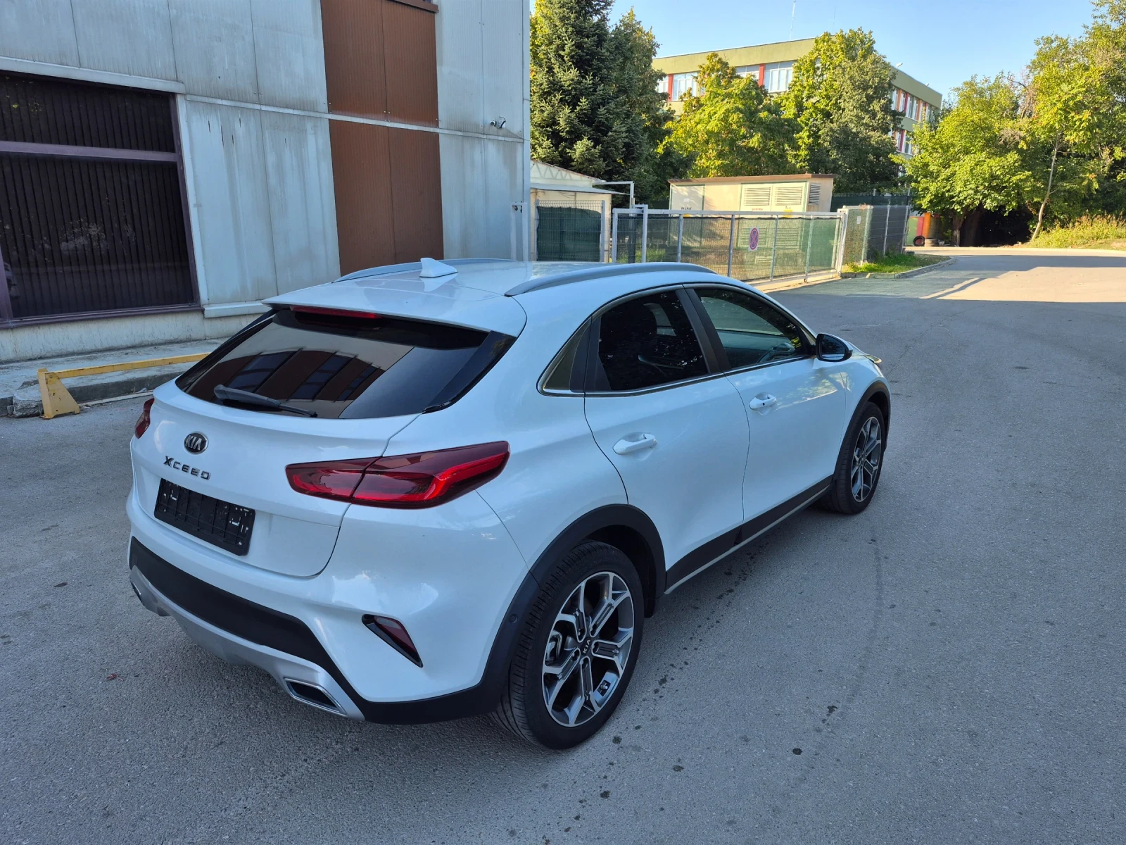 Kia XCeed КОЛАТА Е НОВА  37000  PLUG-IN   ХИБРИД    , снимка 2 - Автомобили и джипове - 56295814