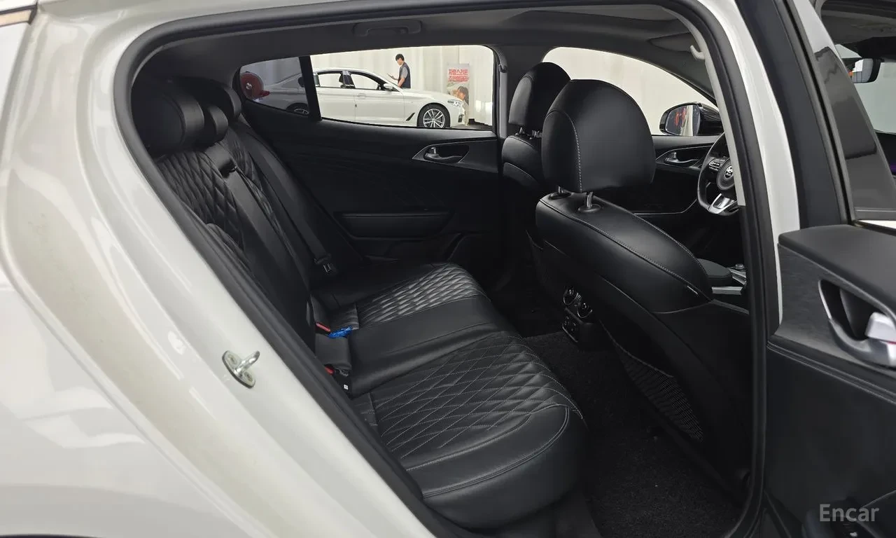 Kia Stinger 2.5 MASTERS / ОБДУХ / 360 КАМЕРИ / ШИБЕДАХ , снимка 14 - Автомобили и джипове - 56327960