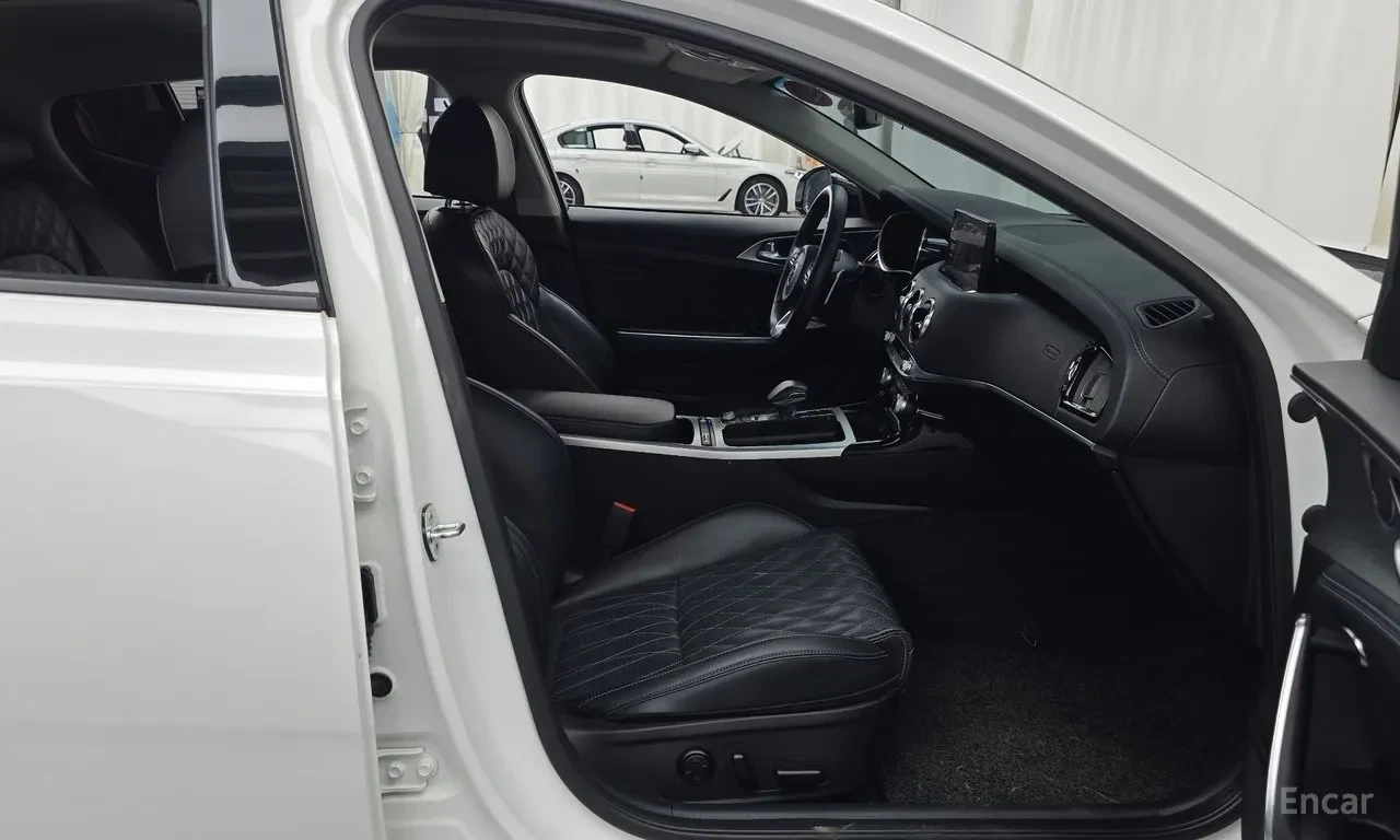 Kia Stinger 2.5 MASTERS / ОБДУХ / 360 КАМЕРИ / ШИБЕДАХ , снимка 13 - Автомобили и джипове - 56327960