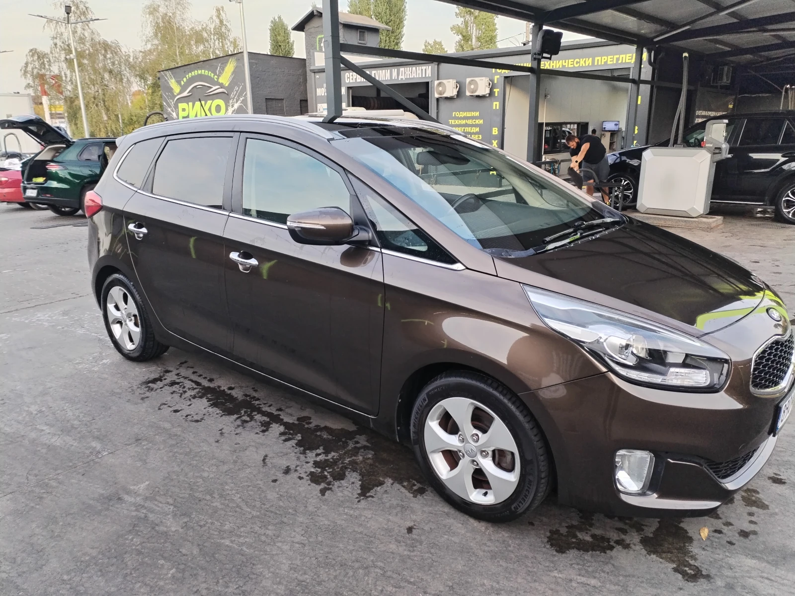 Kia Carens 1.6 GDI/камера/6+ 1 места , снимка 8 - Автомобили и джипове - 56415430