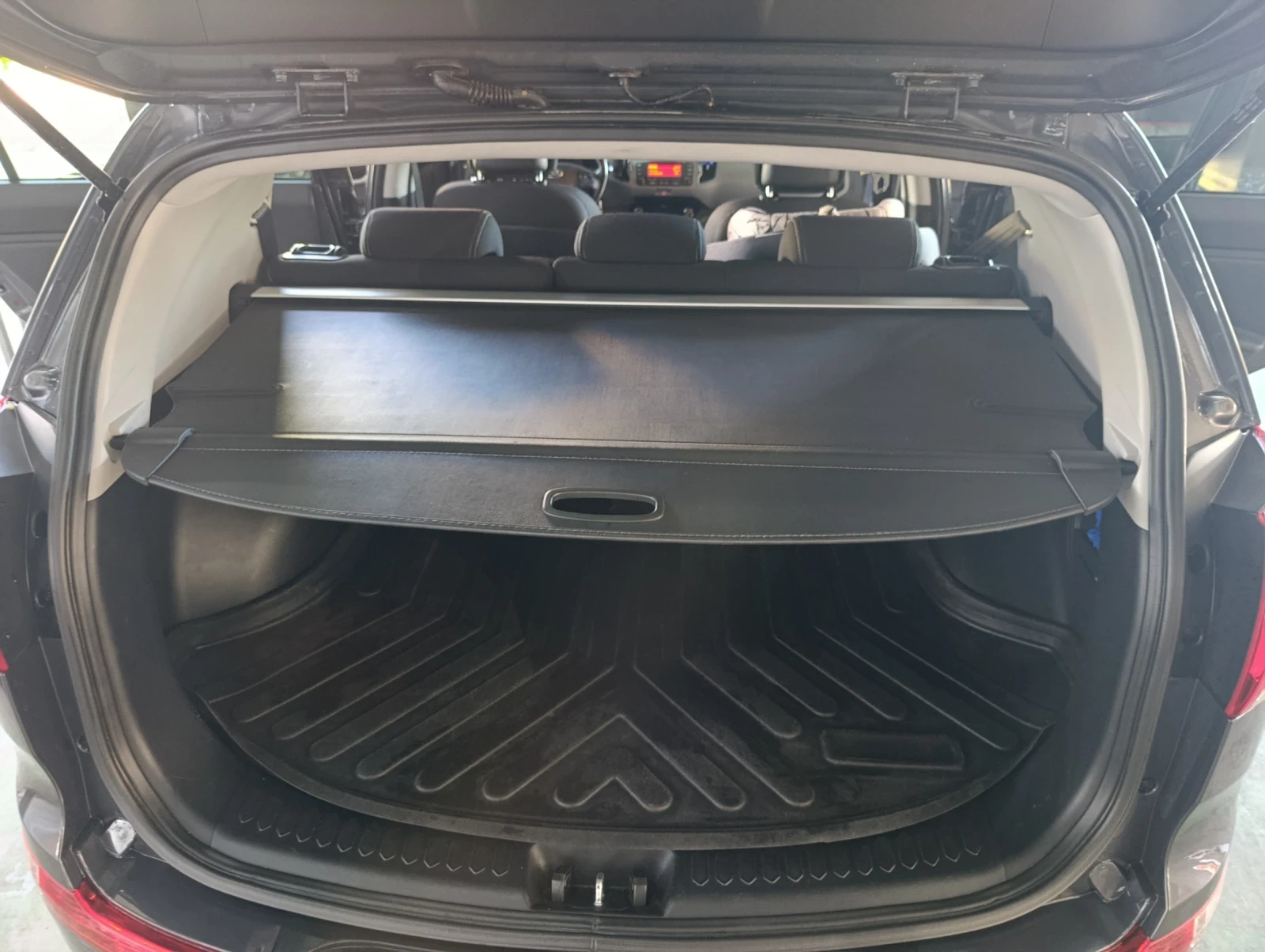 Kia Sportage 1.6 GDI, снимка 8 - Автомобили и джипове - 54898573