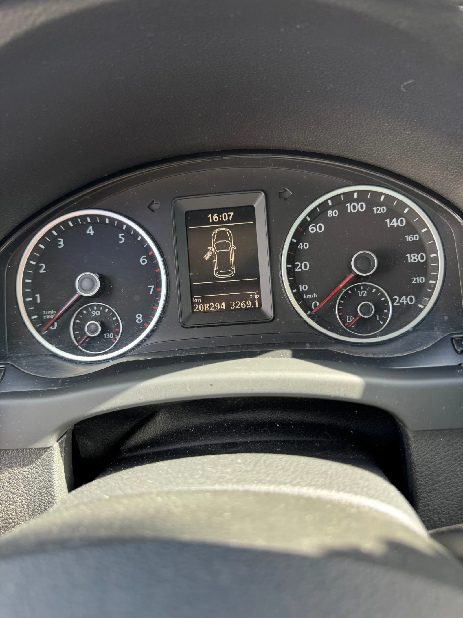 VW Tiguan 4Motion 2.0TSI 200к.с., снимка 10 - Автомобили и джипове - 55450760