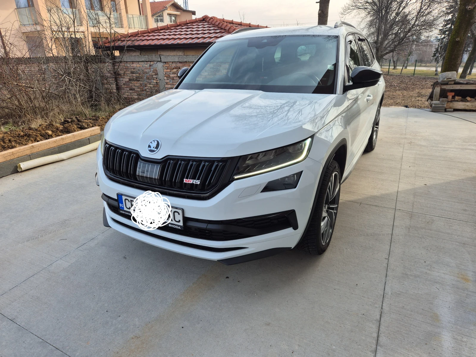 Skoda Kodiaq 2.0 TDI Vrs, 4x4, ACC, DCC, снимка 2 - Автомобили и джипове - 55491651