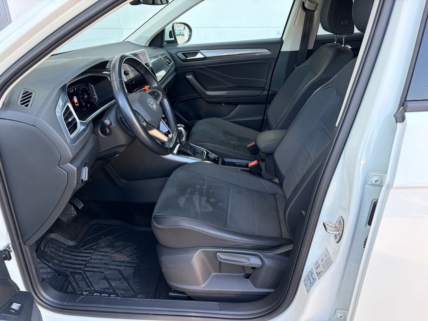 VW T-Roc, снимка 5 - Автомобили и джипове - 55886992