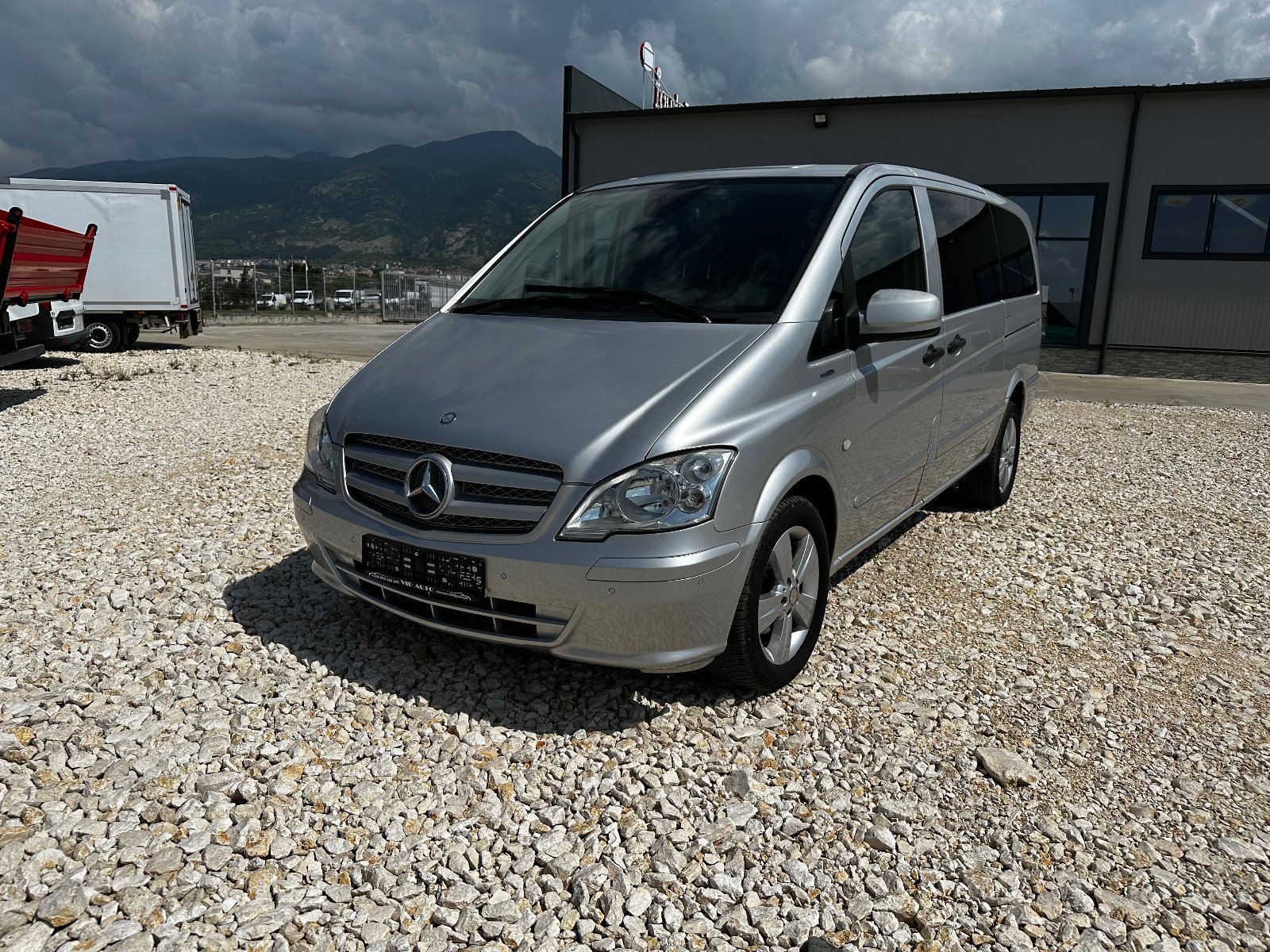 Mercedes-Benz Vito 4+ 1 - изображение 1